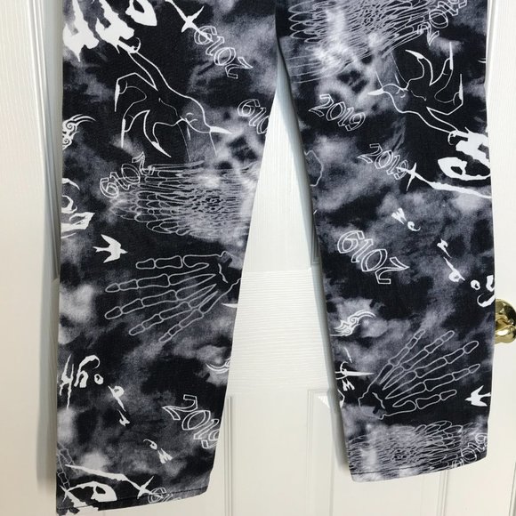 💀Haunted Themed Jeans | Blk/Wht | Small - Picture 7 of 13